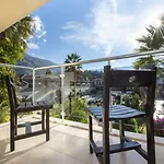 Hotel Deluxe
