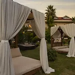 Hotel Deluxe