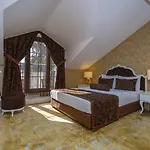 Deluxe Hotel