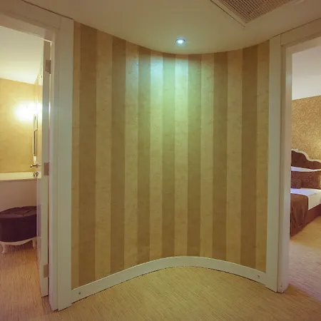 Hotel Deluxe