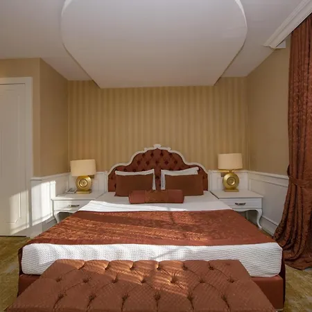 Deluxe Hotel