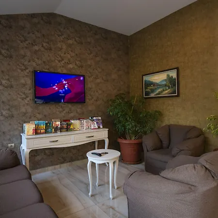 Deluxe Hotel