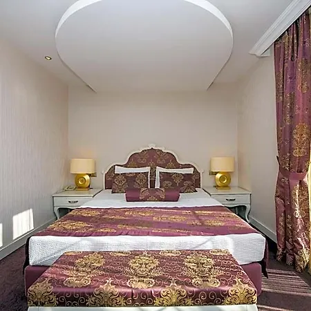 Hotel Deluxe