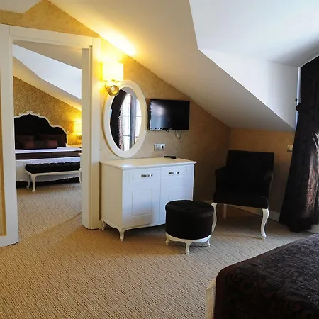 Deluxe Hotel